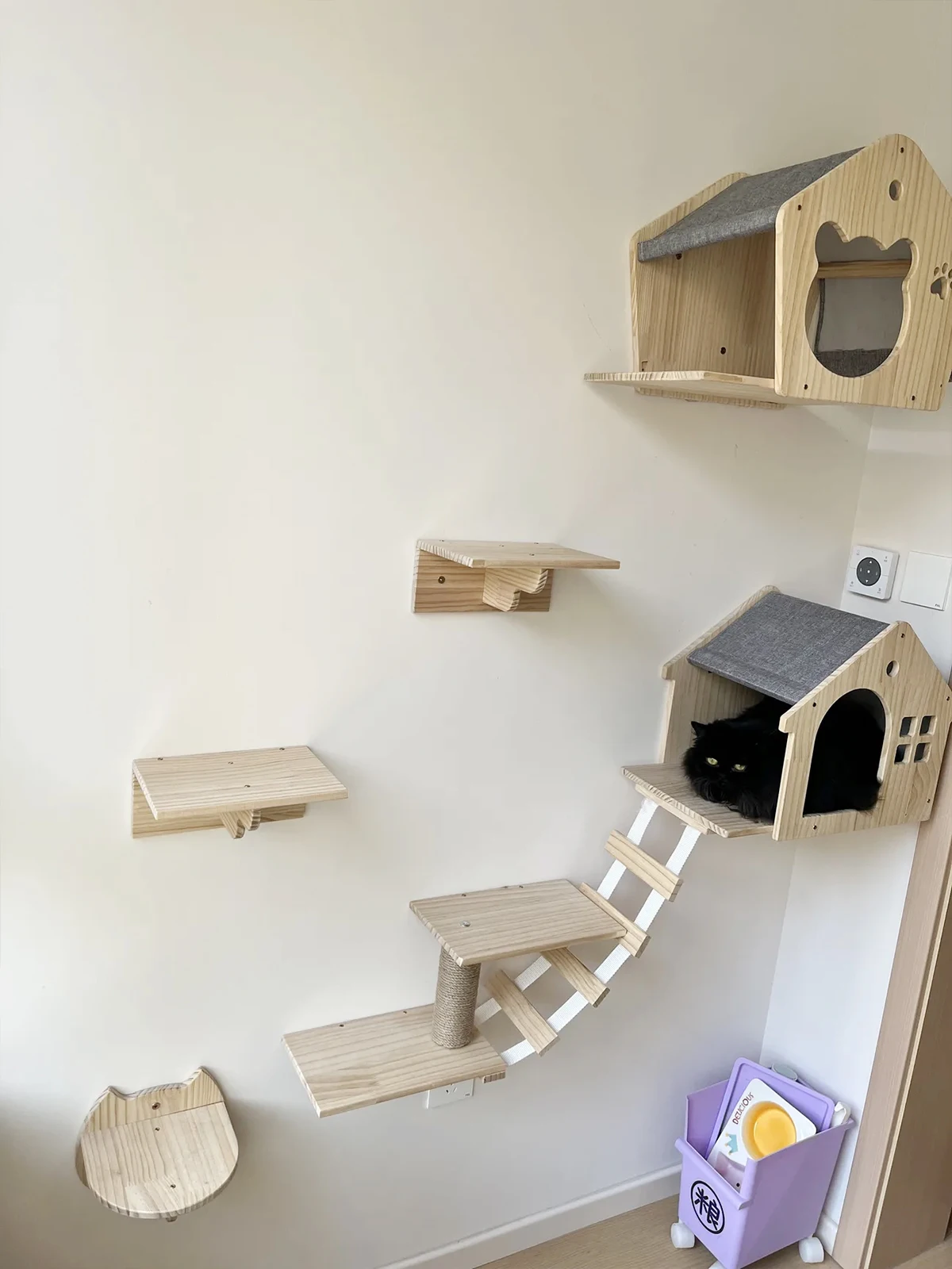 Maison murale pour chat – Cachette et perchoir mural en bois – Image 2