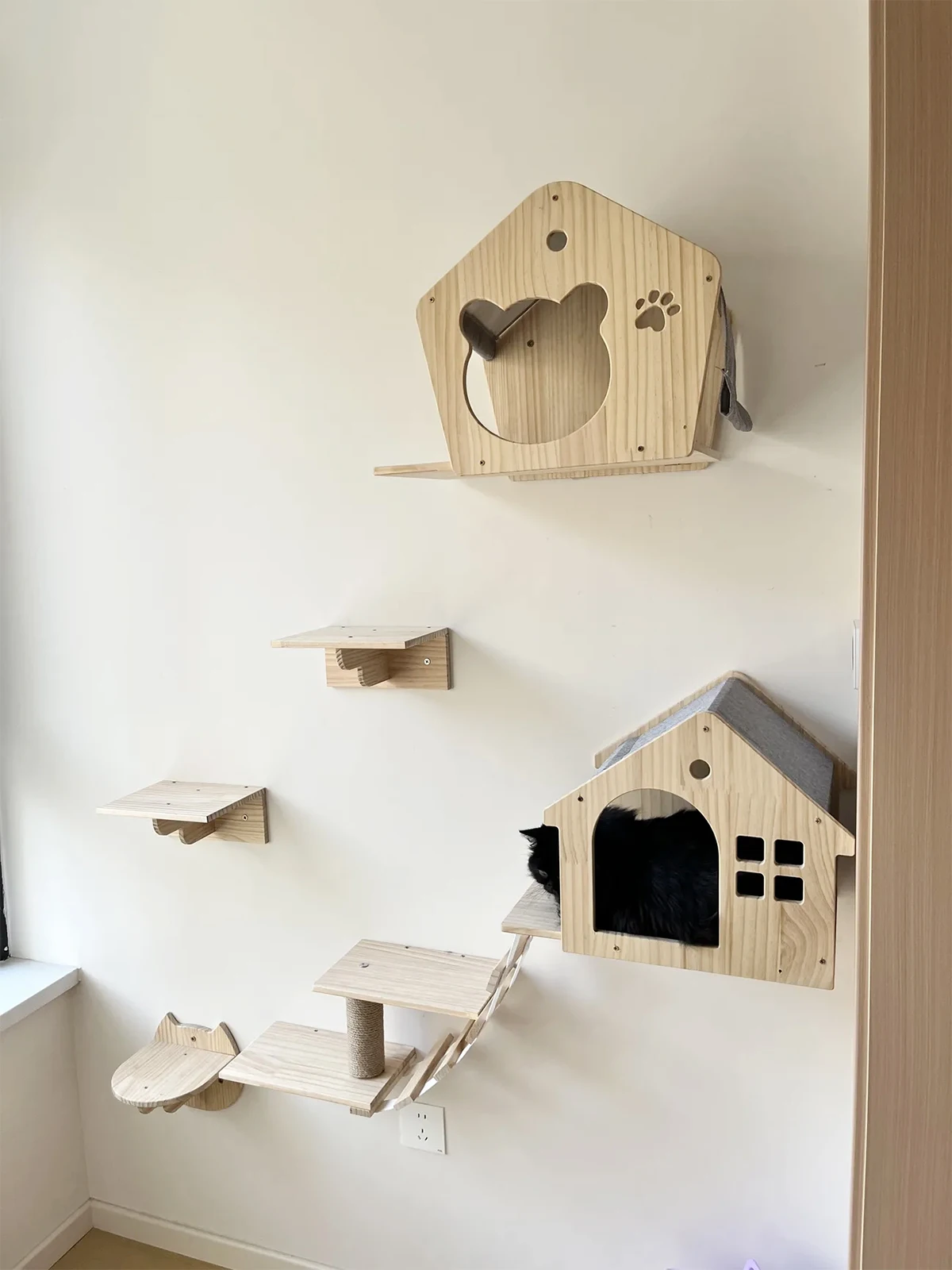 Maison murale pour chat – Cachette et perchoir mural en bois